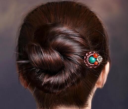 簪子,是中国特有的饰品,中国古代就用簪子盘发